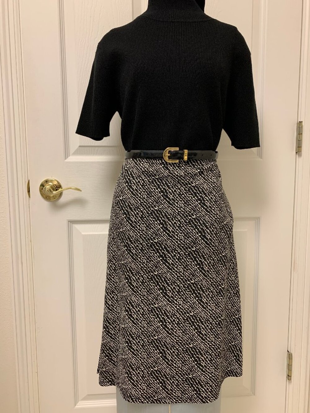 Anne Klein Black & White Abstract Black and White Midi Skirt